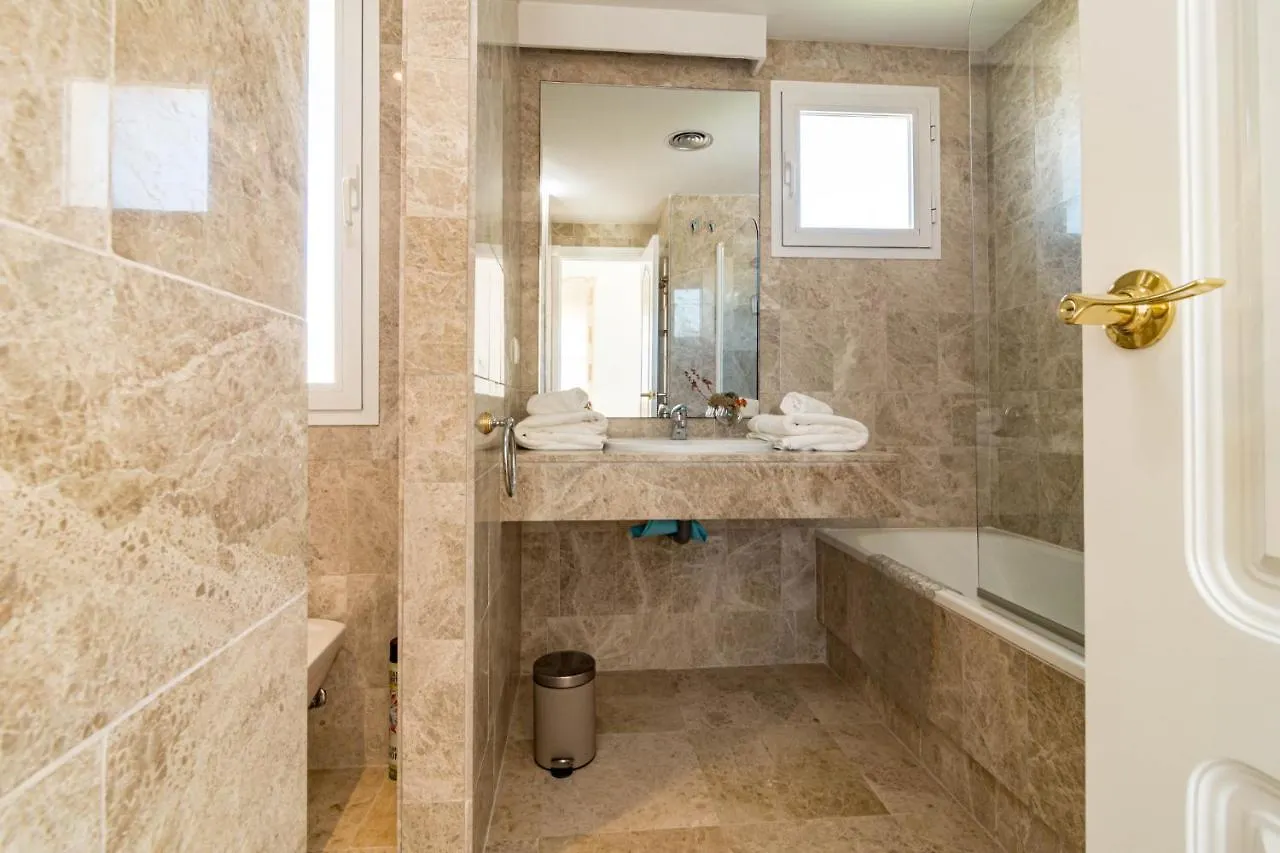 Spectacular 2 Bedroom Penthouse In Best Location In Nueva Andalucia Marbella